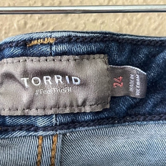 Torrid high waisted jeans shorts size 24 GUC - Picture 3 of 6